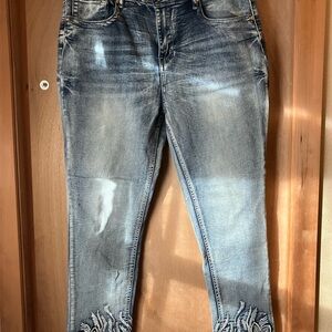 Trendy Distressed Ankle Jeans new without tags never worn